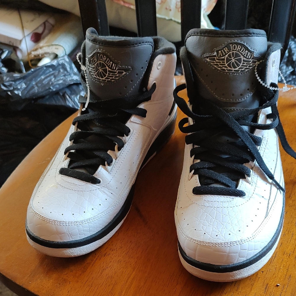 Youth Nike Black & White Air Jordan Retro Size 7Y